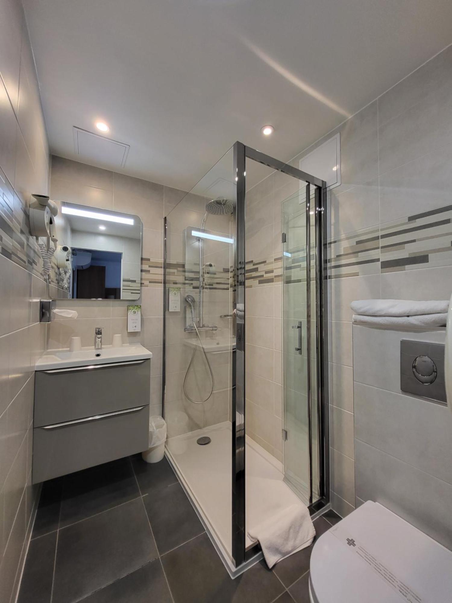 Kyriad Saint Quentin en Yvelines - Montigny Exterior foto