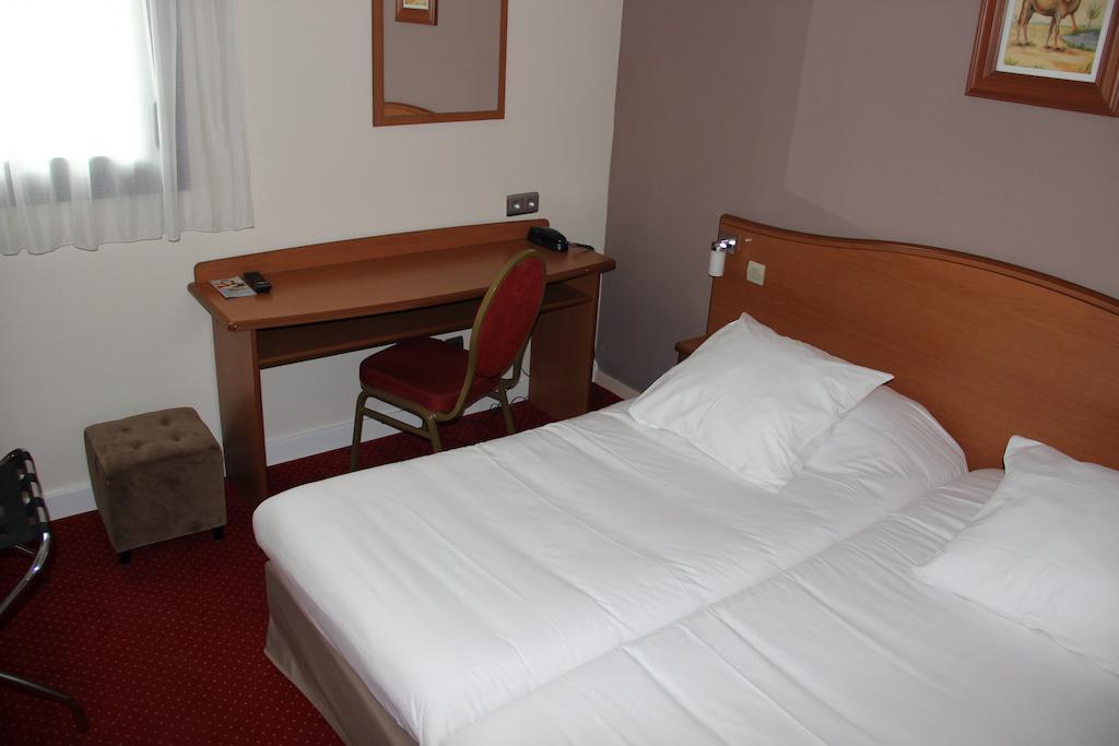 Kyriad Saint Quentin en Yvelines - Montigny Zimmer foto
